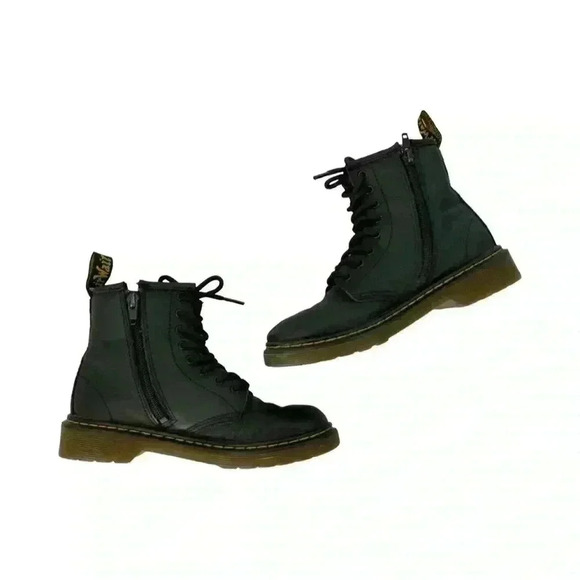 Kids Dr Marten Boots Size 2 - Picture 2 of 6